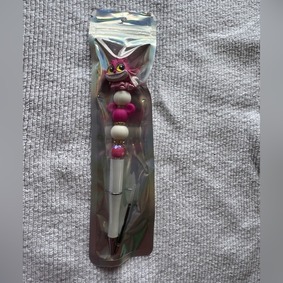 Disney Doorables pen with Disney Accents and an extra ink - Picture 2 of 2